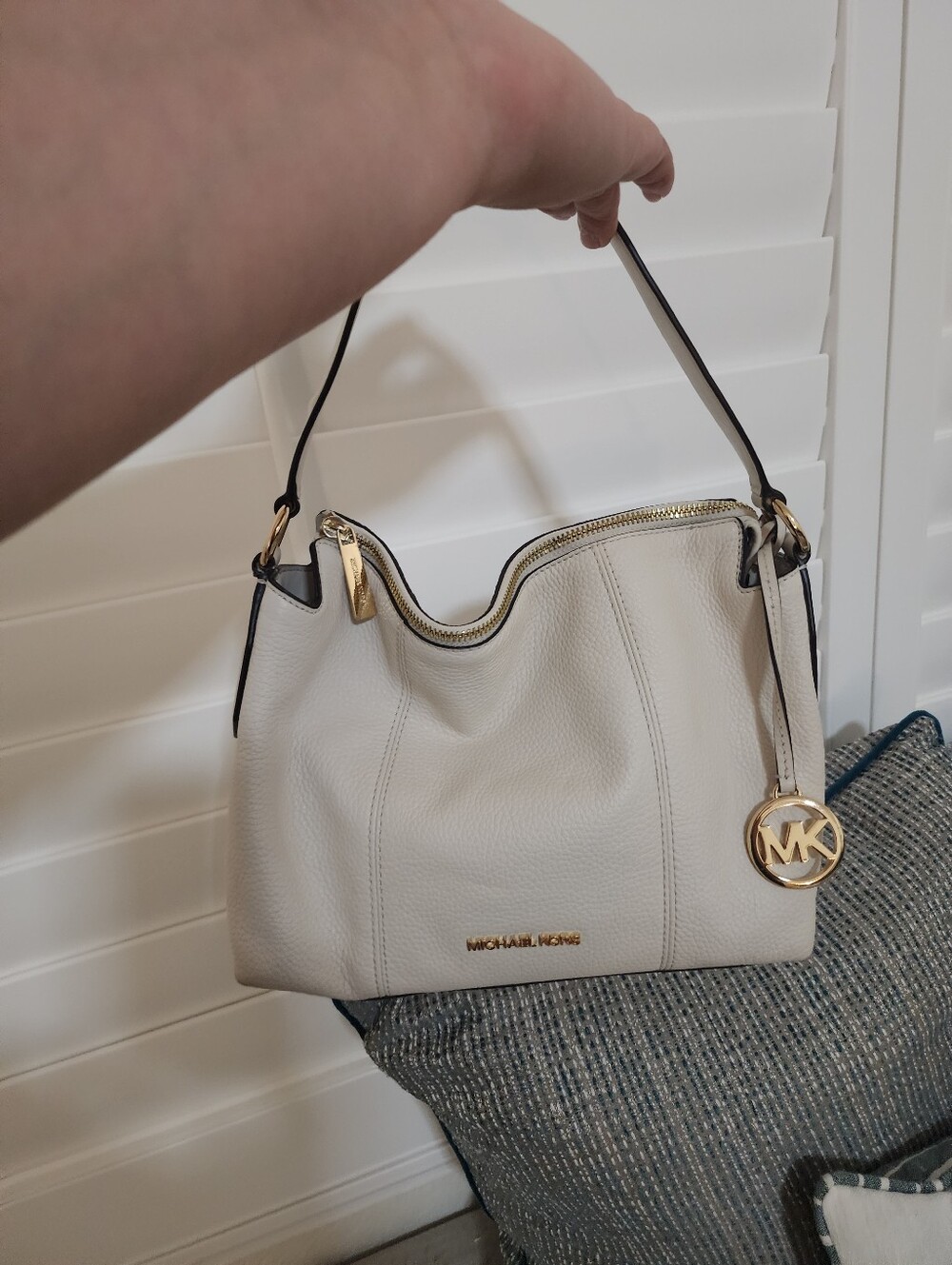 Michael Kors Cream Pebbled Leather Shoulder Or Adjustable Crossbody - Picture 9 of 16